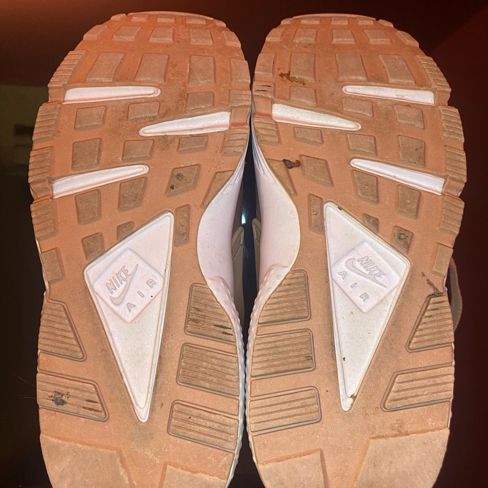 Nike huaraches Women's Metallic Gold Sneakers - Picture 5 of 5